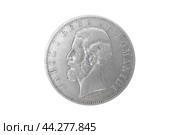Серебряная монета Румынии 5 леев 1883 года с портретом короля Кароля I, аверс на белом фоне крупным планом. Стоковое фото, фотограф Александр Кузнецов / Фотобанк Лори