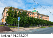 Михайловский (Инженерный) замок. Летний солнечный день. Санкт-Петербург (2024 год). Редакционное фото, фотограф E. O. / Фотобанк Лори