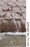Water cascade waterfall on granite slabs. Стоковое видео, видеограф Ярославский Максим / Фотобанк Лори