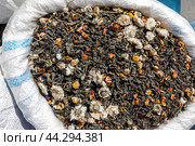 На рынке цветочный травяной чай продается на развес. Стоковое фото, фотограф Александр Бушков / Фотобанк Лори