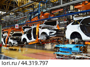 АвтоВАЗ. Главный конвейер, сборка автомобиля Веста (2024 год). Стоковое фото, фотограф Staryh Luiba / Фотобанк Лори