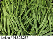 Green romano beans on the counter in the market. Стоковое фото, фотограф Татьяна Яцевич / Фотобанк Лори