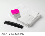 Anti lice combs and towel on white background. Стоковое фото, фотограф Сергей Толмачёв / Фотобанк Лори