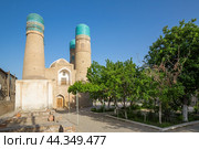 Chor Minor Madrasah in Bukhara (2022 год). Стоковое фото, фотограф Юлия Белоусова / Фотобанк Лори