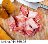 Unprepared pork ribs chopped on table and ready-to-cook. Стоковое фото, фотограф Яков Филимонов / Фотобанк Лори