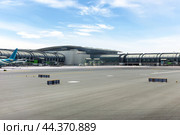 Muscat airport. Runway and airport building. Sultanate of Oman. Стоковое фото, фотограф Евгений Ткачёв / Фотобанк Лори
