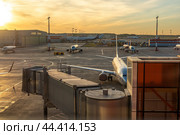 MOSCOW, RUSSIA - JULY 08, 2022: Sheremetyevo International Airport is the busiest airport in Russia. Airlines fleet at Moscow. sunrise. Редакционное фото, фотограф Павел Муравьев / Фотобанк Лори