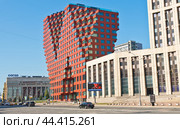 Проспект Академика Сахарова. Летний солнечный день. Москва. Россия (2024 год). Редакционное фото, фотограф E. O. / Фотобанк Лори