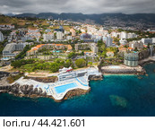 Aerial view of hotels on coast. Funchal, Madeira, Portugal (2024 год). Стоковое фото, фотограф Дмитрий Рухленко / Фотобанк Лори