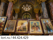 Иконы святых в Морском соборе. Кронштадт. (2024 год). Редакционное фото, фотограф Марина Тур / Фотобанк Лори