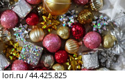 Christmas Ornaments Defocused Background Rotation. Close up a Glitter Christmas Tree Decoration Items Turning. Blurred Backdrop New Year Ornate. Many Shiny Xmas Bauble, Balls and Bulbs Bokeh. Top View. Стоковое видео, видеограф Марина Демидюк / Фотобанк Лори
