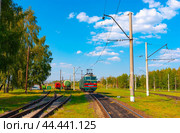 Город Ожерелье. Эксплуатационное локомотивное депо. Внутренняя территория депо (2012 год). Редакционное фото, фотограф Зобков Юрий / Фотобанк Лори