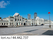 Здание Рижского вокзала. Летний солнечный день. Москва. Россия (2024 год). Редакционное фото, фотограф E. O. / Фотобанк Лори