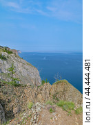 Озеро Байкал. Скалистый берег острова Ольхон. Залив Улхун. Стоковое фото, фотограф Александр Тараканов / Фотобанк Лори