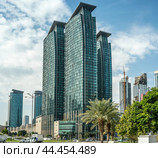 Doha, Qatar - February 4, 2023: View of city Doha, capital of Qatar. modern city, Middle East. West Bay Business quarter. Стоковое фото, фотограф Павел Муравьев / Фотобанк Лори