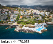 Aerial view of hotels on coast. Funchal, Madeira, Portugal (2024 год). Стоковое фото, фотограф Дмитрий Рухленко / Фотобанк Лори