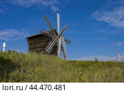 Деревянная мельница в историко-православном музее "Кижи". остров Кижи, Карелия, Россия (2015 год). Стоковое фото, фотограф Дымов Игорь / Фотобанк Лори