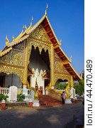 Храм Ват Пхра Синг (Wat Phra Singh Woramahawihan)  в городе Чиангмай, Северный  Таиланд (2010 год). Редакционное фото, фотограф Дымов Игорь / Фотобанк Лори