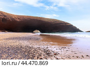 Natural red arch on atlantic ocean coast, Legzira (or Gzira) beach. Red archs on atlantic ocean coast. Sidi Ifni, Morocco, Africa (2024 год). Стоковое фото, фотограф Евгений Ткачёв / Фотобанк Лори