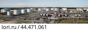 Панорама - цех по перегону и перекачки нефти, цистерны. Западная Сибирь, Тюменская область, Ханты-Мансийский автономный округ. Стоковое фото, фотограф Павел Просянов / Фотобанк Лори