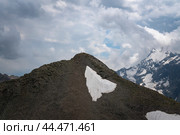 View of the observation deck next to the upper station of the Dombai Ski Resort cable car on a summer day, Karachay-Cherkessia, Russia. Стоковое фото, фотограф Ula Ulachka / Фотобанк Лори