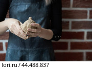 Unrecognisable woman making ceramic bowl in hand. Creative hobby concept. Стоковое фото, фотограф Natalia Gdovskaia / Фотобанк Лори