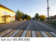 Улица в российском городе. Вельск. Архангельская область (2024 год). Стоковое фото, фотограф Яковлев Сергей / Фотобанк Лори