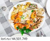 Assorted fried fish with shrimps - seito, sardine, witch, palaia, moll, redfish. Стоковое фото, фотограф Яков Филимонов / Фотобанк Лори