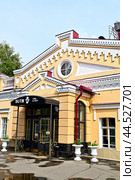 Город Иркутск. Ресторан "Бутин". Улица Ленина, дом 46 (2024 год). Стоковое фото, фотограф Александр Тараканов / Фотобанк Лори