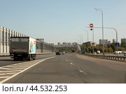 Трасса М7 направление в сторону Нижнего Новгорода в Балашихе. Редакционное фото, фотограф Дмитрий Неумоин / Фотобанк Лори