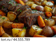 Succulent roast beef with vegetables. Стоковое AI-изображение, AI-художник Иван Рябоконь / Фотобанк Лори