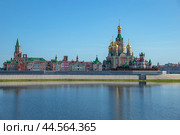 Архангельская слобода и Благовещенский собор ранним утром, Йошкар-Ола (2024 год). Стоковое фото, фотограф Анна Карасева / Фотобанк Лори