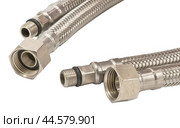 Сантехнический шланг в металлической оплетке для воды на белом фоне. Plumbing hose in a metal braid for water. Стоковое фото, фотограф Татьяна Д / Фотобанк Лори