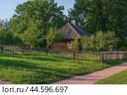 View of the traditional log Russian house in the Mikhailovskoye estate of the Pushkin Museum-Reserve on a sunny summer day, Pushkinskiye Gory, Pskov region, Russia. Редакционное фото, фотограф Ula Ulachka / Фотобанк Лори