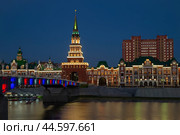 Спасская башня в ночной подсветке. Йошкар-Ола. Республика Марий Эл (2024 год). Редакционное фото, фотограф Анна Карасева / Фотобанк Лори