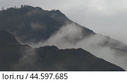 Video of morning mist in the Altai mountains. Fog is floating over the slopes of mountain ridges. Стоковое видео, видеограф Сергей Пристяжнюк (Serg Zastavkin) / Фотобанк Лори
