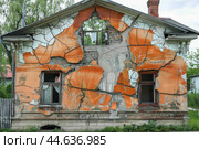Dilapidated house with peeling orange paint. Стоковое AI-изображение, AI-художник Иван Рябоконь / Фотобанк Лори