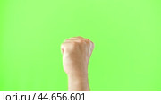 Male Hand Making Rise Up Sign Symbol. Chroma Key Green Screen Background. Gesture Movement. Body Language. 4K Footage. Close Up. Raised Hand. Clenched Closed Fist. Raised Up. Human Equal Rights. Vote. Стоковое видео, видеограф Марина Демидюк / Фотобанк Лори