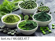 Spirulina chlorella and wheatgrass presenting various healthy superfoods. Стоковое AI-изображение, AI-художник Иван Рябоконь / Фотобанк Лори