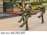 Pyatigorsk, Russia, May 9, 2024 Change of honor guard of the Young Army at the Eternal Flame. Eternal Flame and the Great Patriotic War memorial in Pyatigorsk, Russia, Victory Day. Редакционное фото, фотограф Оксана Медведева / Фотобанк Лори