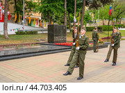 Pyatigorsk, Russia, May 9, 2024 Change of honor guard of the Young Army at the Eternal Flame. Eternal Flame and the Great Patriotic War memorial in Pyatigorsk, Russia, Victory Day. Редакционное фото, фотограф Оксана Медведева / Фотобанк Лори