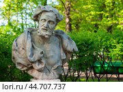 Аристотель. Скульптура в Летнем саду. Скульптор Маринали, 18 век. Санкт-Петербург (2008 год). Редакционное фото, фотограф Александр Щепин / Фотобанк Лори