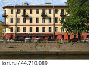 Former apartment building of merchant Bragin on Kryukov Canal Embankment. Saint Petersburg, Russia (2024 год). Редакционное фото, фотограф Валерия Попова / Фотобанк Лори