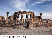 Ruins of Zvartnots temple (2024 год). Стоковое фото, фотограф Юлия Бабкина / Фотобанк Лори