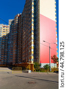 Город Балашиха. Капитальный ремонт жилого дома (2024 год). Стоковое фото, фотограф Зобков Юрий / Фотобанк Лори