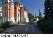 Храм Святой Великомученицы Варвары. Улица Варварка, 2, Москва. Вид из парка Зарядье. Солнечный день в сентябре. Стоковое фото, фотограф Сергей Рыбин / Фотобанк Лори