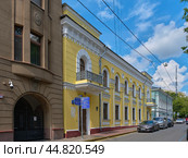 Cultural heritage object, residential house of M.P. Arsenieva, built in 1876, civil engineer A.A. Nikiforov, landmark: Moscow, Russia - 06 August, 2024. Редакционное фото, фотограф Алексей Голованов / Фотобанк Лори