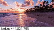 Atlantic Ocean panoramic view on a sunrise, Bavaro beach, Dominican Republic (2020 год). Стоковое фото, фотограф EugeneSergeev / Фотобанк Лори