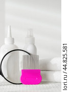 Lice treatment product next to a nit comb and magnifying glass. Стоковое фото, фотограф Сергей Толмачёв / Фотобанк Лори