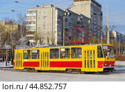 Трамвай "Tatra" T6B5SU №746, к/ст "ЦПКиО", Екатеринбург (2018 год). Редакционное фото, фотограф Алексей Иванов / Фотобанк Лори